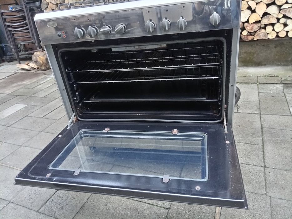 Aragaz 5 arzătoare și cuptor