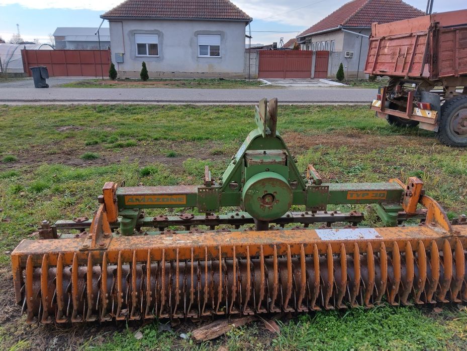 Vând tractor U650 și utilaje agricole
