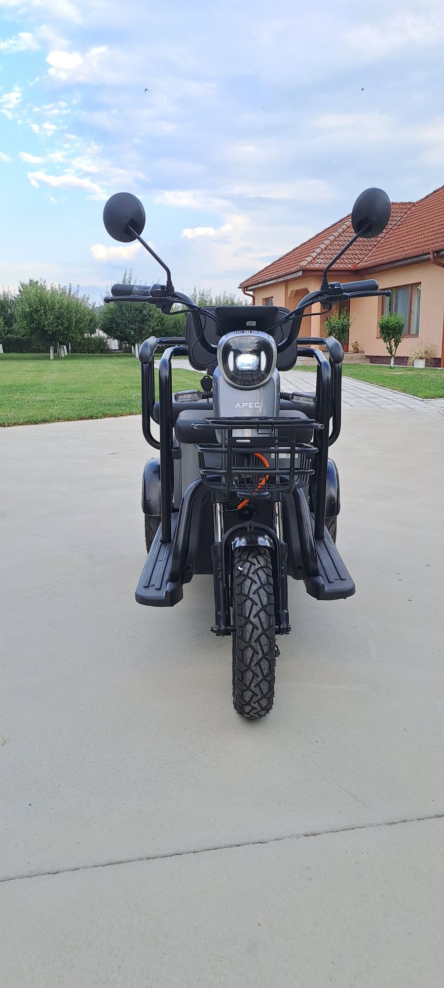Vand triciclu electric