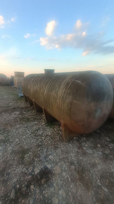 Vând bazin fibră 10.000 litri cisternă/remorcă
