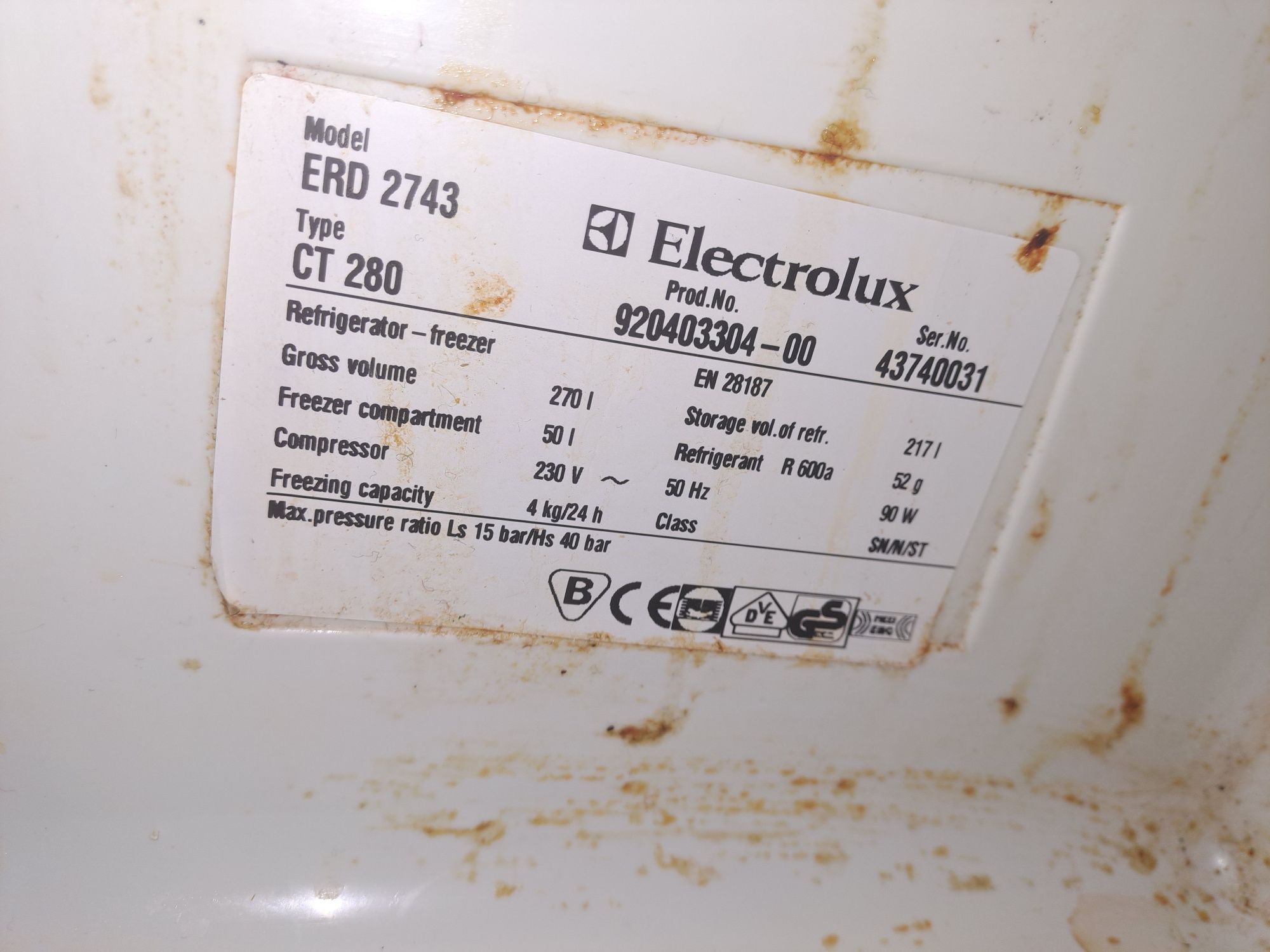 Продавам хладилник Електролукс