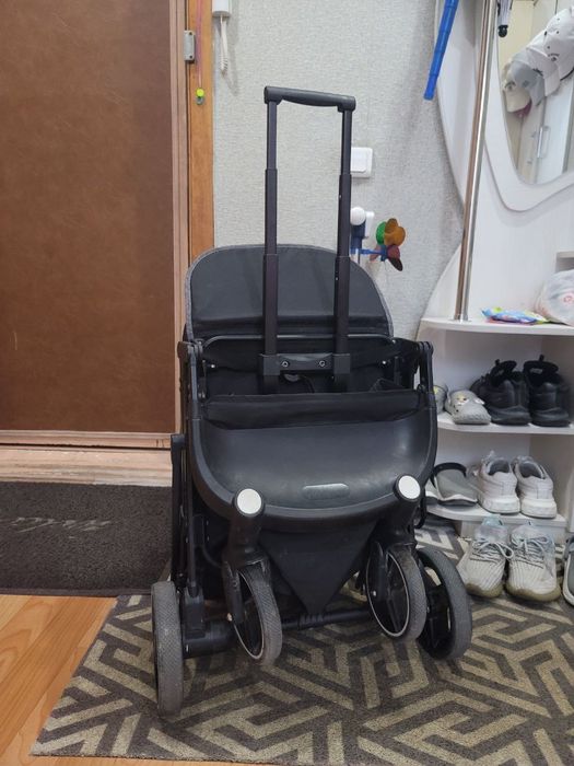 Детская прогулочная коляска