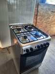 Aragaz Indesit full INOX cu aprindere electronică și rotisor