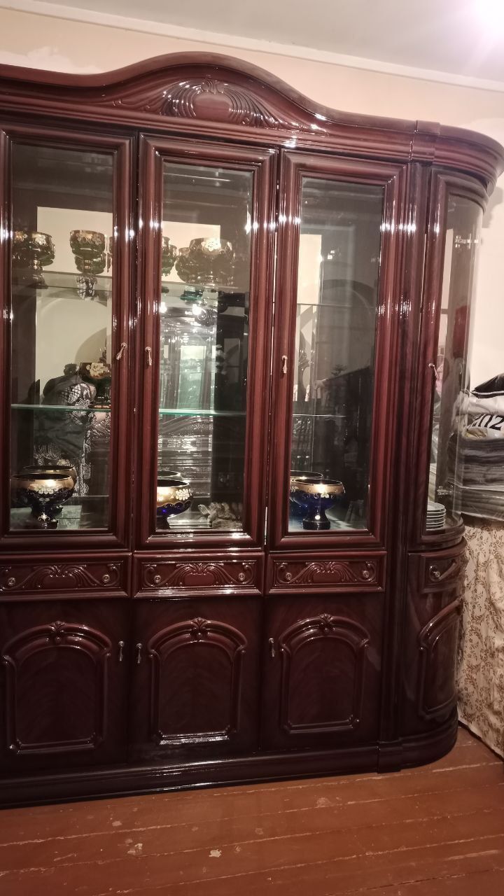 Хитой стенка ва камод сотилади