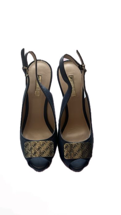 Tocuri elegante Guess