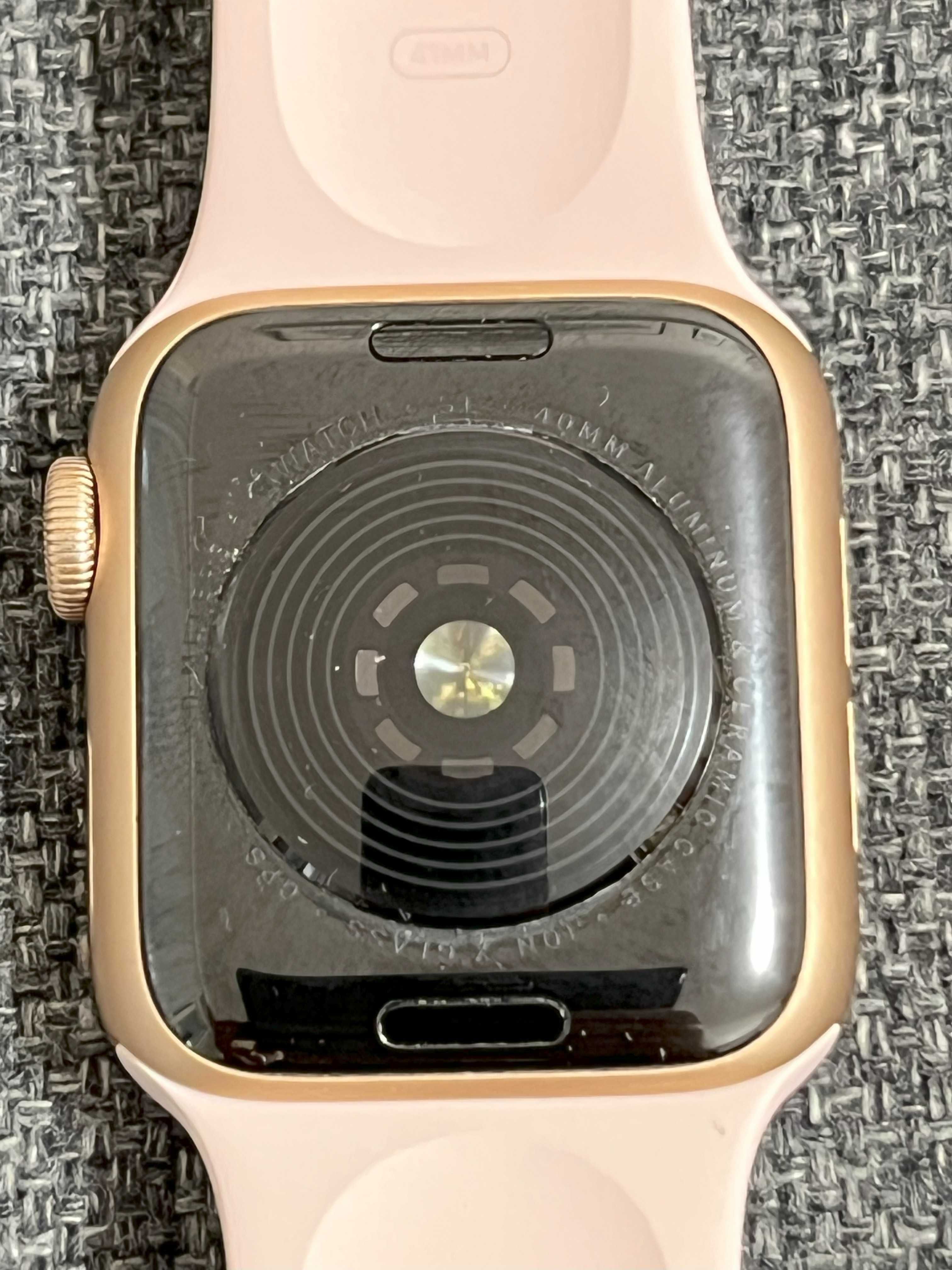 Apple Watch SE, 40 мм., 32 GB, пълен комплект