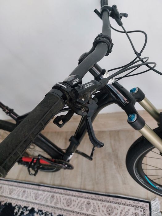 Vând bicicleta prone octane one