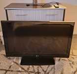 Televizor LG - diagonala de 100 cm