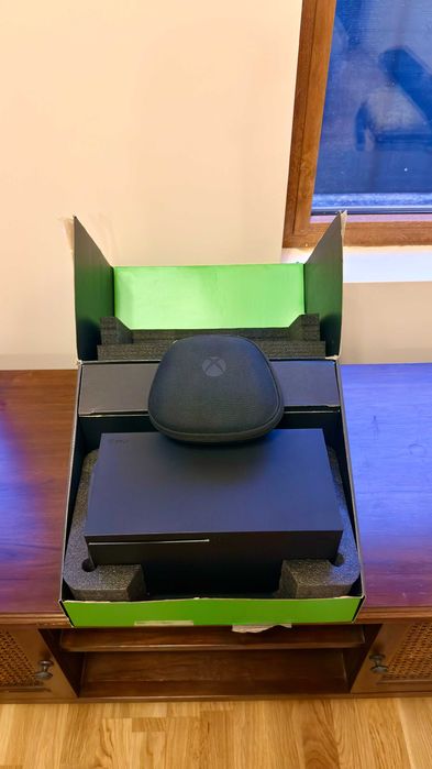Конзола Microsoft Xbox Series X, 1TB + Контролер Xbox Elite Series