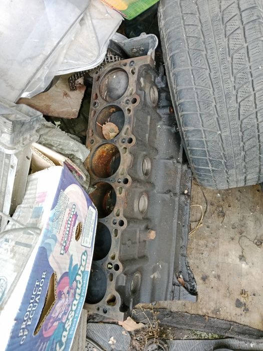 Продам Е34 Бмв мотор блок 84 2.5 есть калевал есть клапаная крышка зва