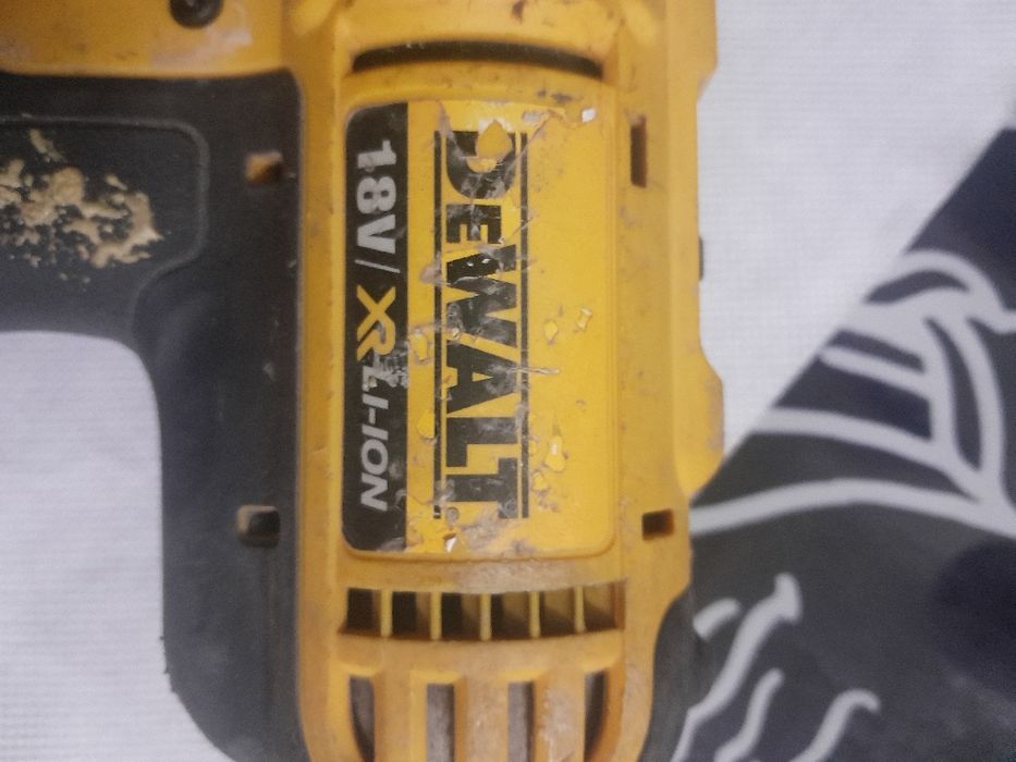 Dril cu percutie dewald