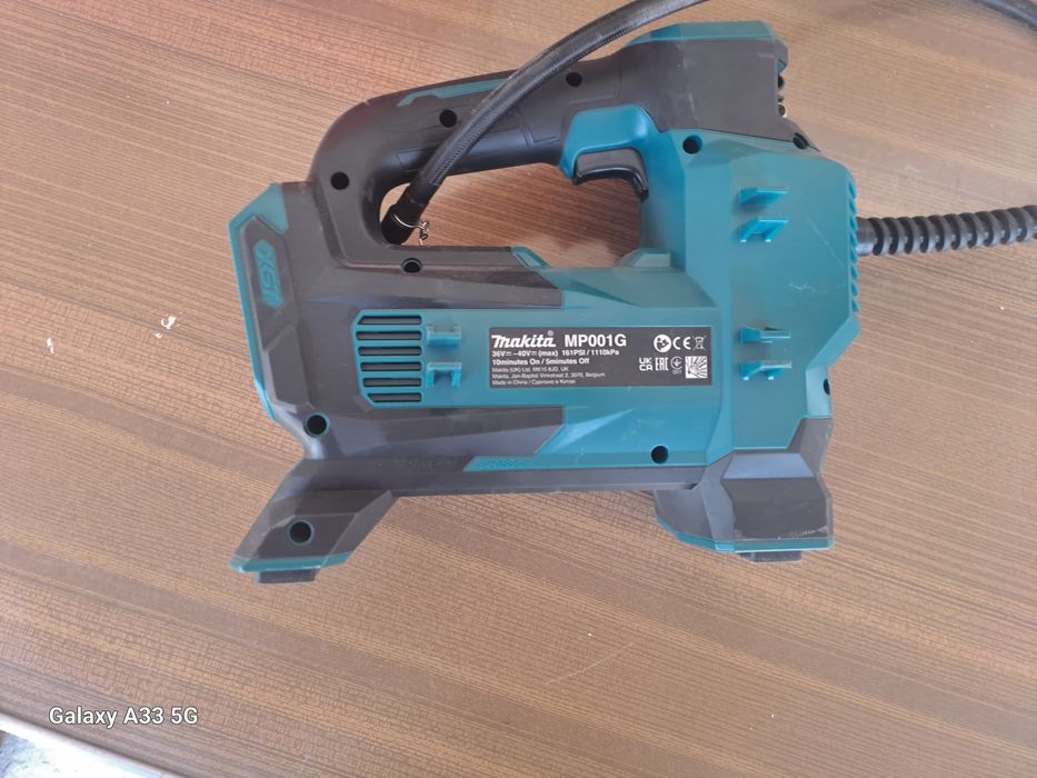 Vând compresor makita