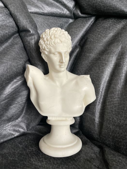 Sculptura Hermes din alabastru