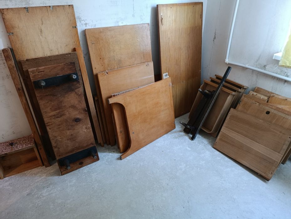 Продам недорого( разобранные: 2 письменных стола, шифоньер, сервант.