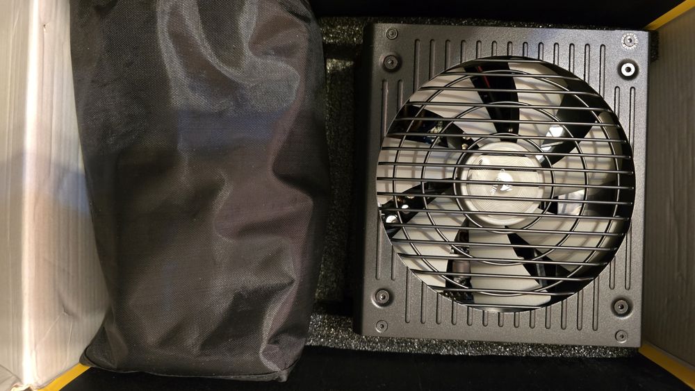 Sursa modulara CORSAIR RM850X