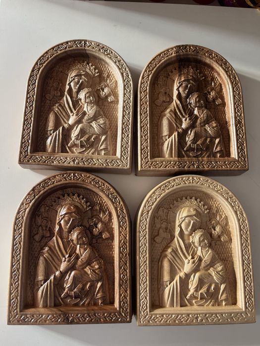 Icoane lucrate in lemn