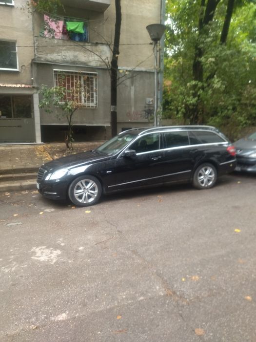 Продавам лек автомобил Мерцедес Е 200 cgi