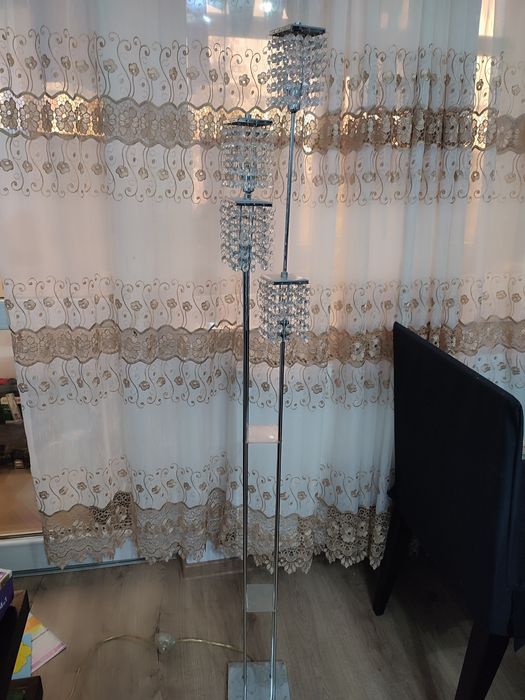 Se vinde Lustra cu cristale