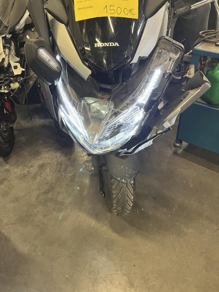 Хонда Форца-Honda Forza Реални километри и сервизна книжка!