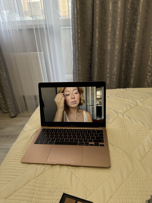 Макбук Эйр 13 ( идеальное состояние)