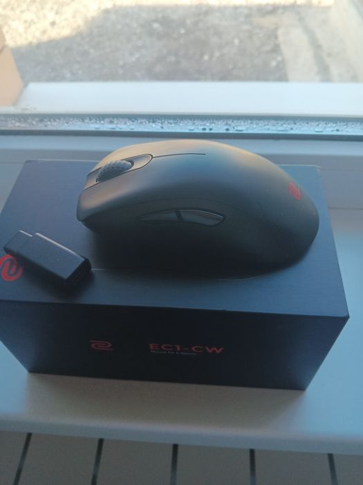 Продаю мышку и наушники.