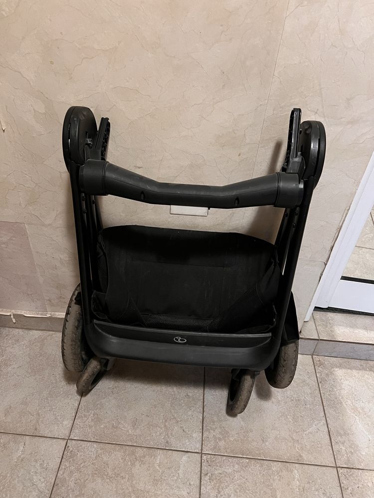 Stokke Beat количка с дъждобран и чанта