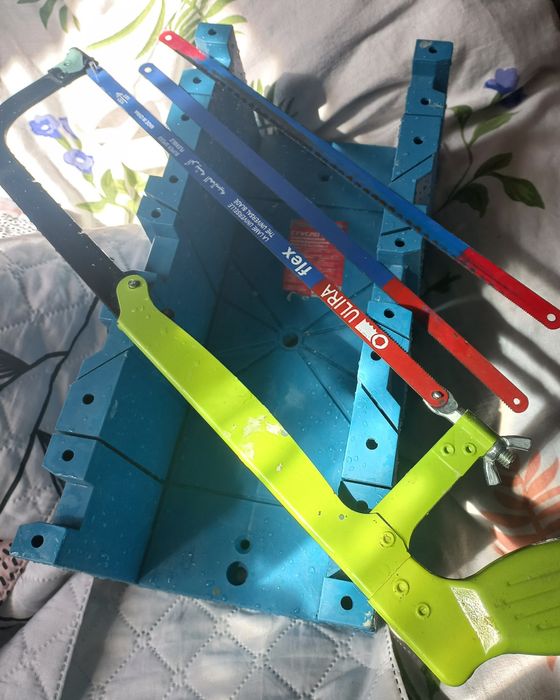 Стусло очень  удобная  и нужная вещь