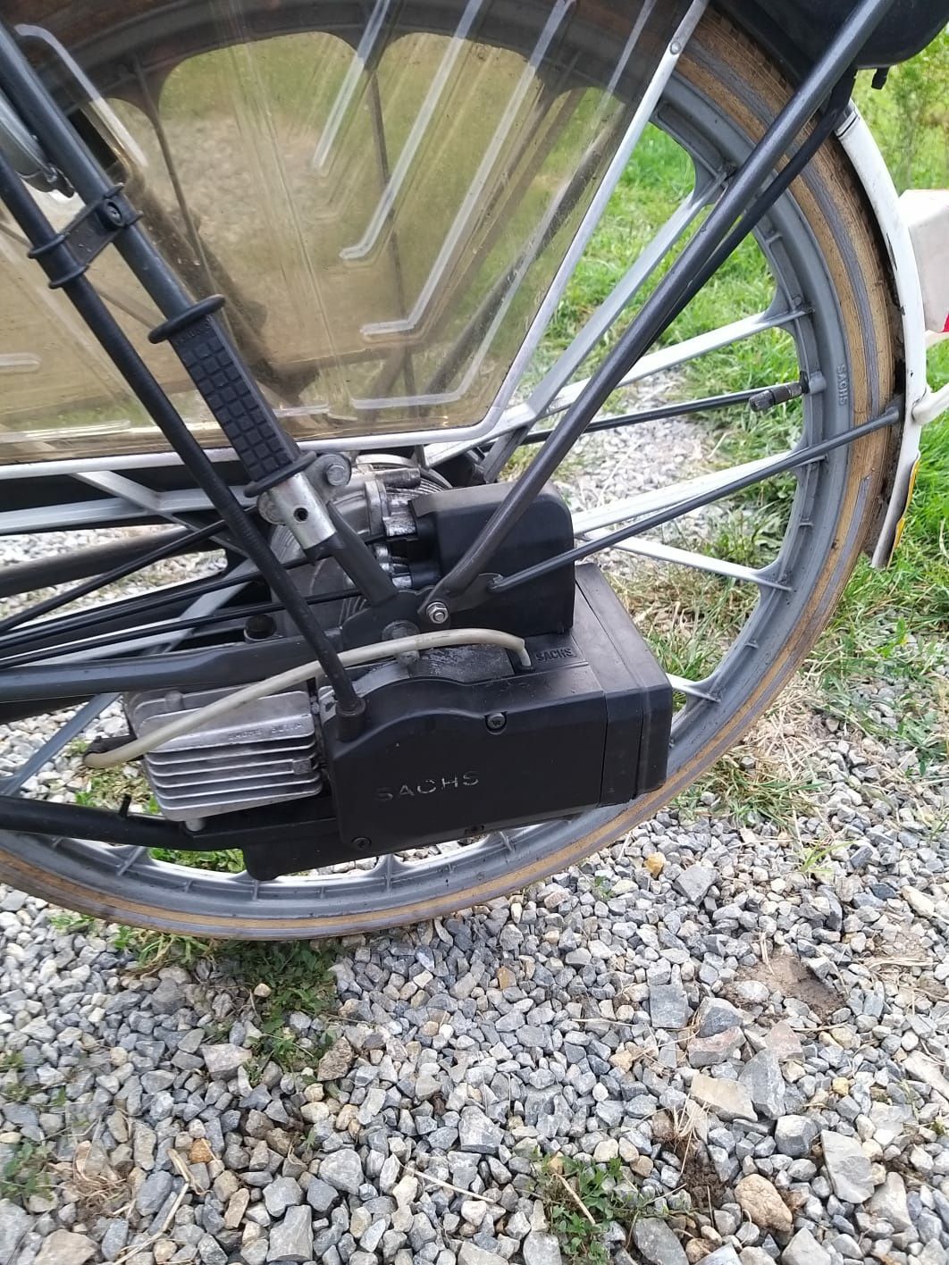 Bicicleta cu motor benzină