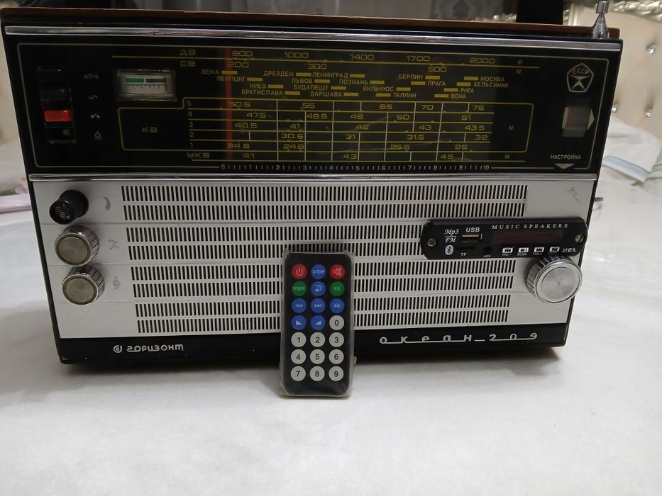 Акеан 109 радио прйомник с блутс и пулт упраления