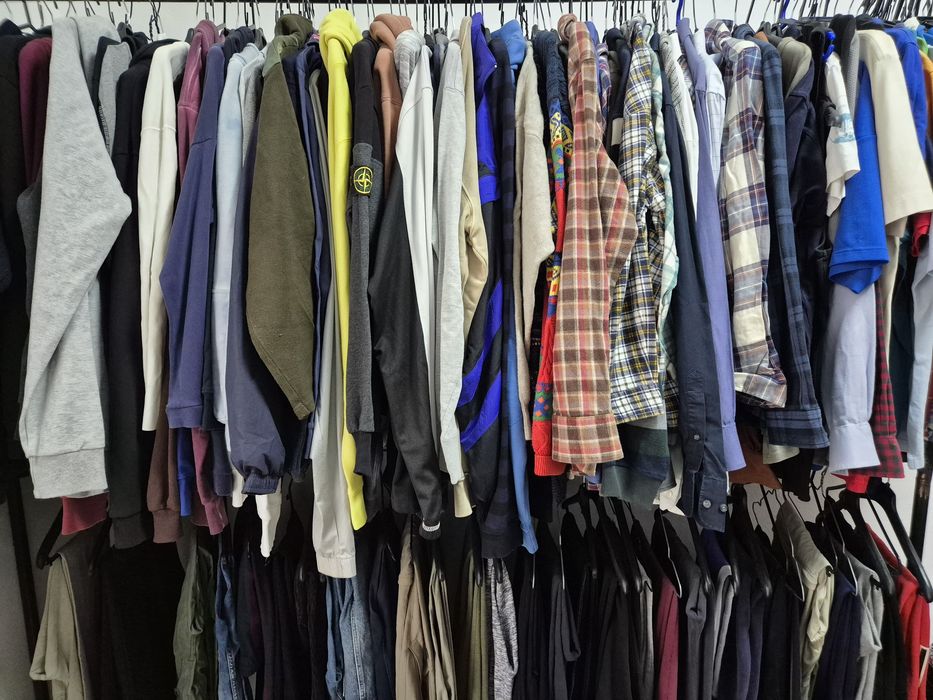 Vand magazin de haine si incaltaminte second hand