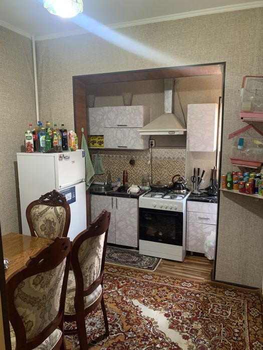 Uy sotiladi 1 xona 2 xona qilingan