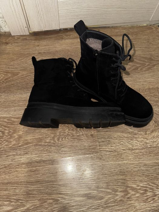 Продам ботинки зимние