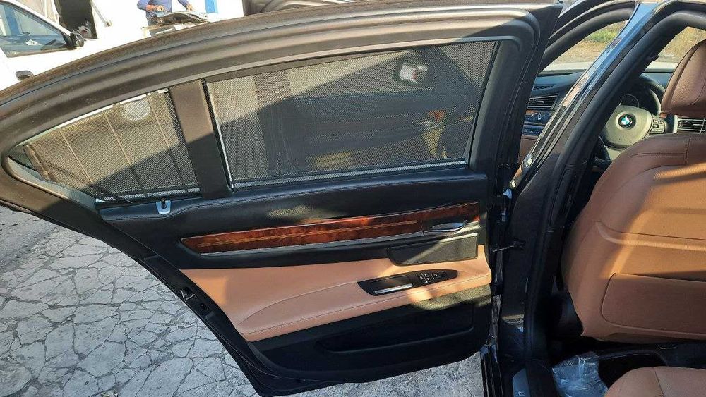 BMW 740d Comfort завод 21 август 2013 йил. Ўзбекистонда юрмаган.