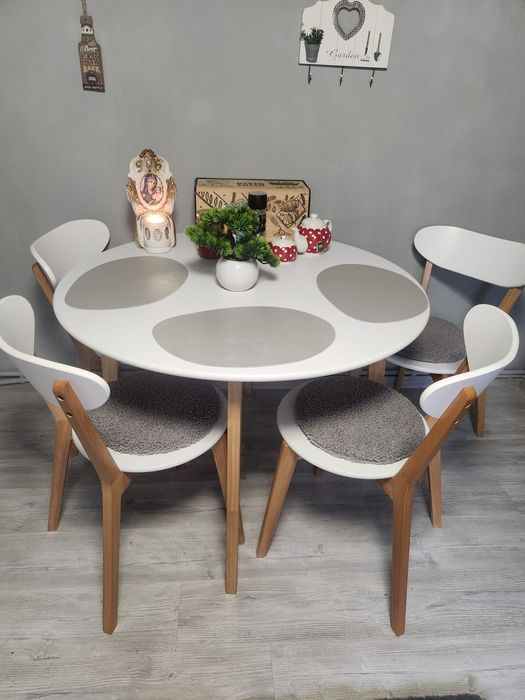 Vând set masa +4 scaune,achiziționate cu 1 lună în  urma