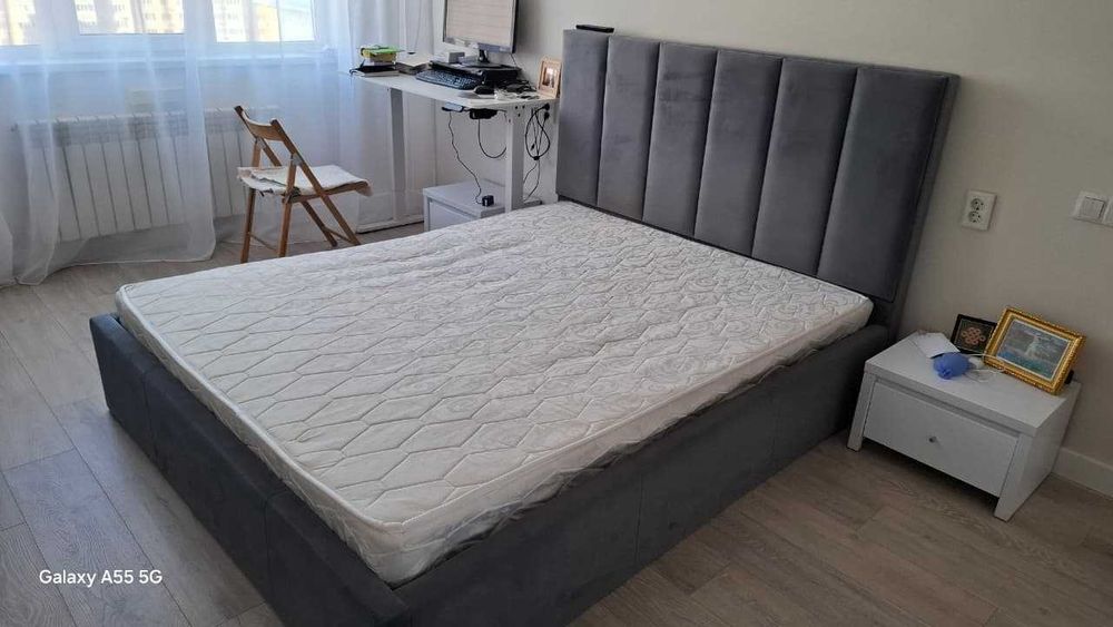 Кровать Б/У с матрацом 160 х 200 цена 30000 тг
