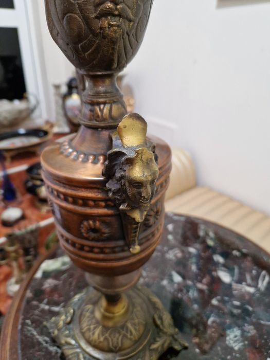 Рядка антикварна ренесансова бронзова кана с орнаменти