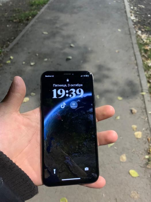 Продам айфон х.