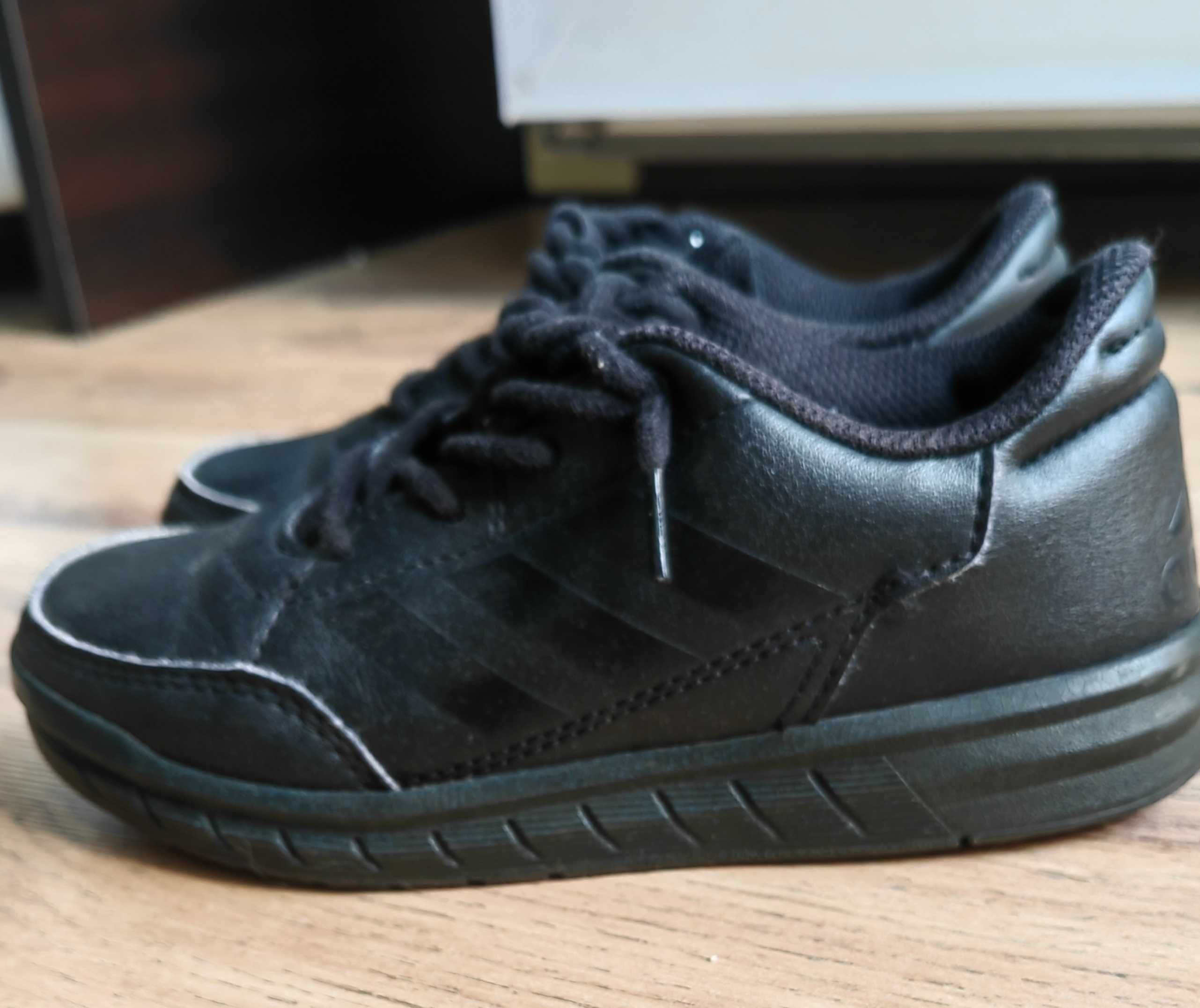 Маратонки Adidas 29 номер