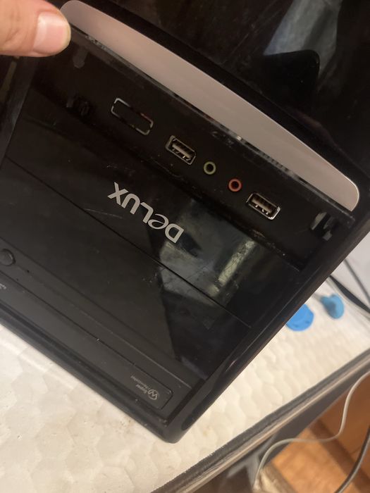 Компютър Delux и монитор LG