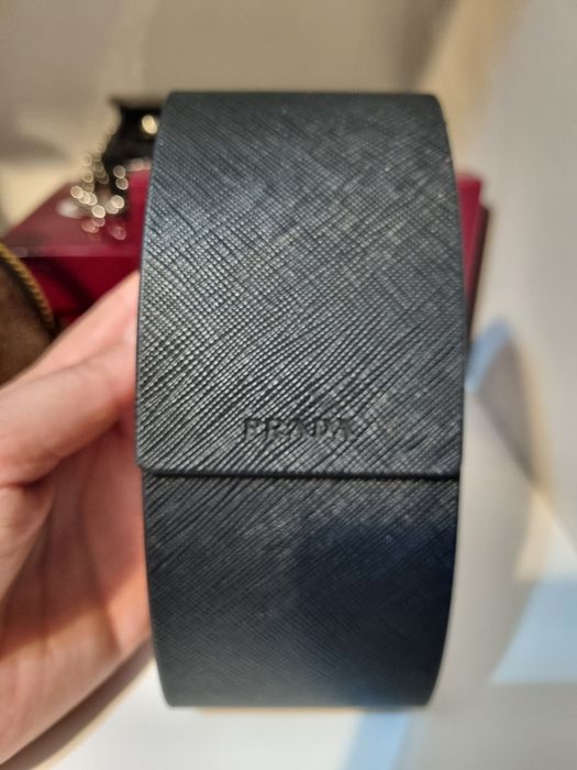 De vânzare ochelarii prada