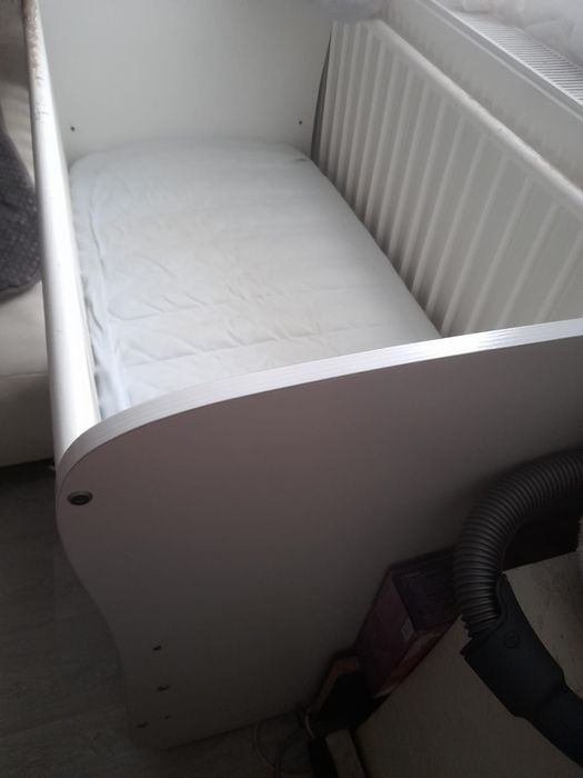 Vând pătut de copii  cu sertare si sistem legan