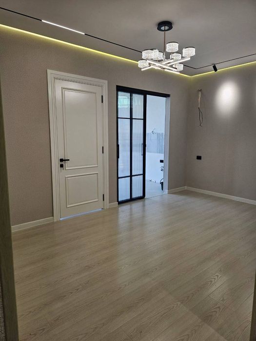 Kvartira sotiladi yakkasaroy rayon 2/10/12/  51m² novastroyka