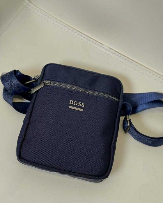 Hugo Boss Erkaklar sumkalari yuqori sifat Dostavka bor