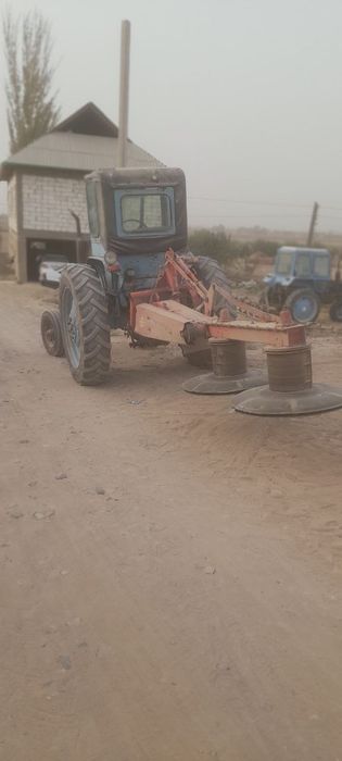 T28 traktor sotiladi