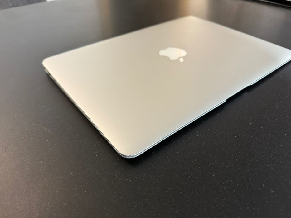 Macbook Air A1466 (2014) macOS Catalina 13 inch 4GB Ram 128 GB storge