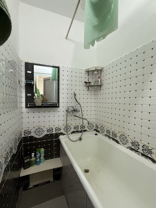 8-maktab yonidan 2 xonalik kvartira sotiladi