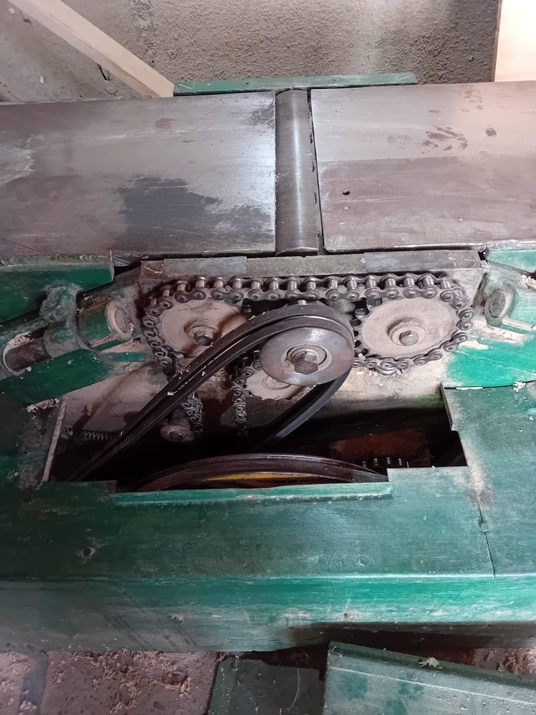 Abric + grosime artizanală, motor 380V, 4kW, 3000 rpm – 5000 lei