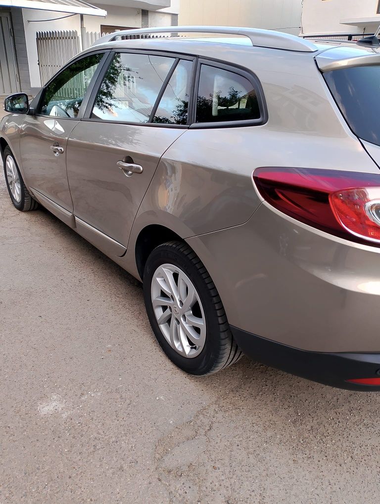 Renault Megane  1.5DCI  2013.     128.000 km reali Carte service