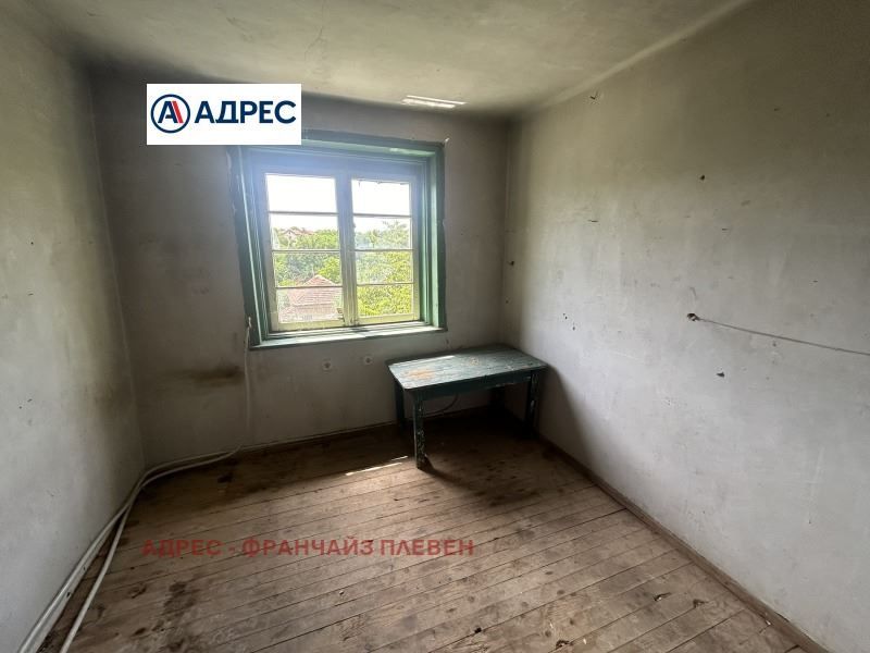 Къща в Плевен, област-с.Петърница площ 140 цена 25000