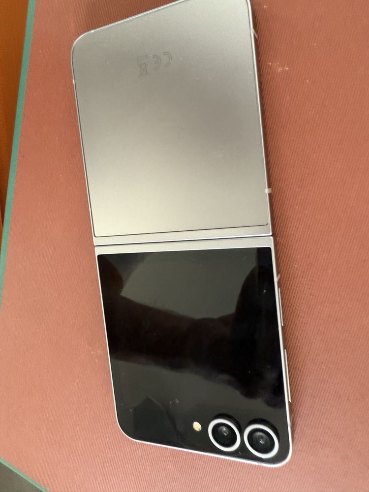 Z flip 6 512GB НОВ демонстрационен